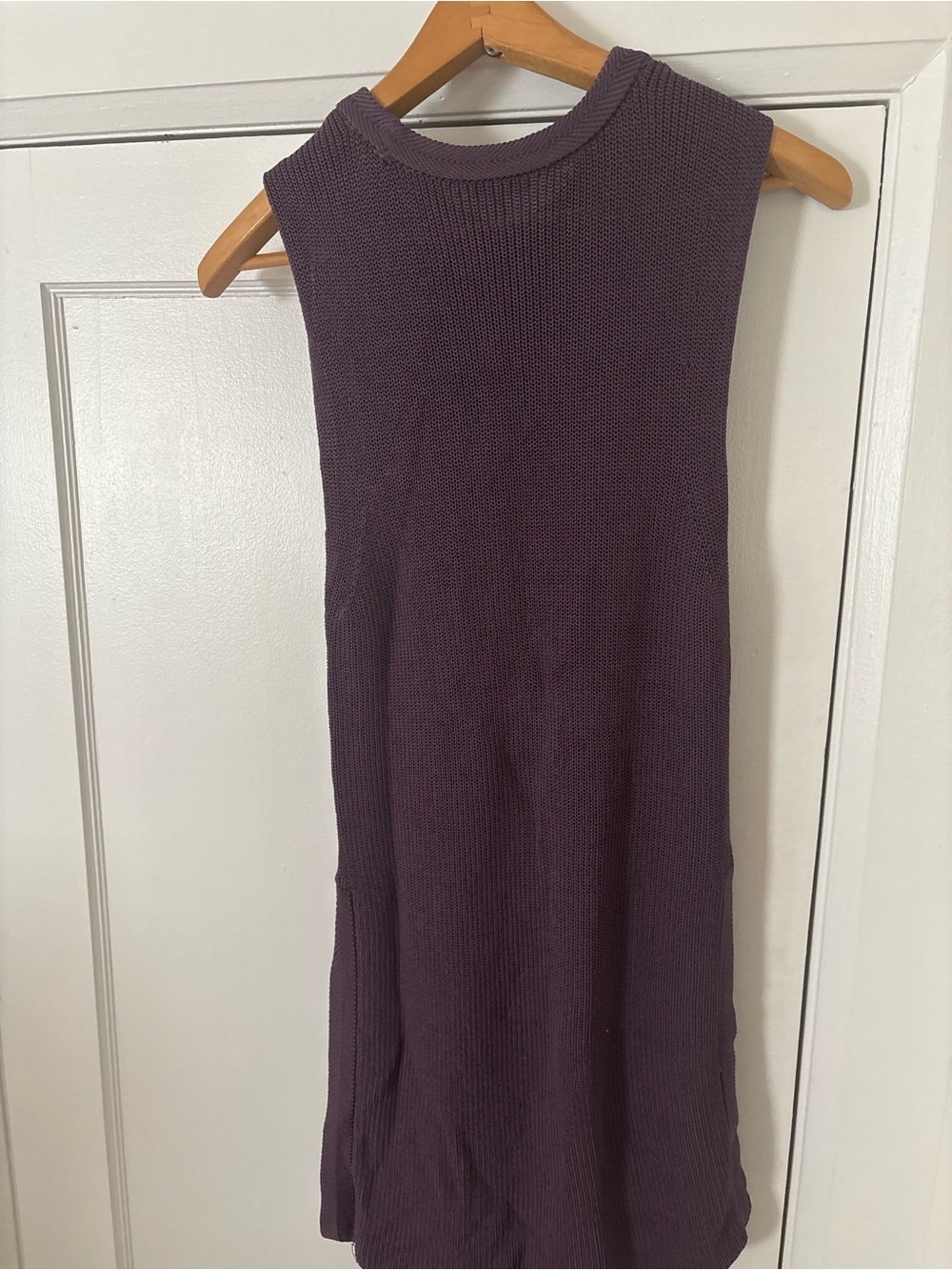 Wilfred Sleeveless Knit Tank Top in Deep Plum